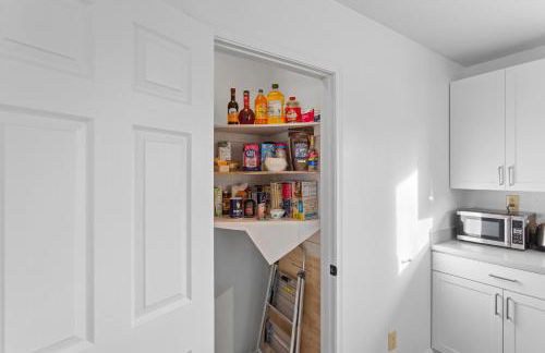 Serene Palmer Home Walk to Downtown and Riverfront! - Foto 11