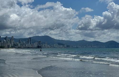 150m da Praia Pereque, 3 quartos, Amplo e Aconchegante - Foto 27