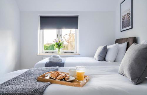 Cozy 3 Bedroom Terrace Cottage in Epsom - Photo 20