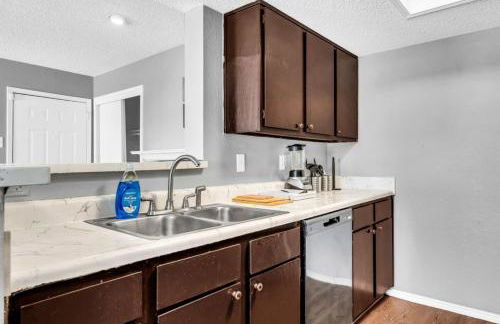 Spacious 2BR Apartment with Pool and Gym - Foto 15