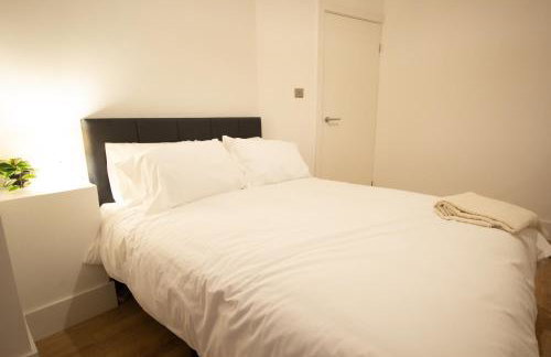 Stylish Cosy 4-Bed Home, Sleeps Up To 10 With Large Sofa Bed, Near Manchester Royal Infirmary & Universities, Free Parking & Ultra-Fast WiFi - Foto 9