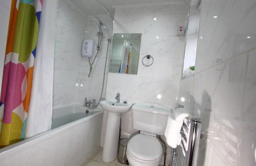 Cheerful 3 Bedroom 2 Bathroom Bungalow by CozyNest - Photo 13