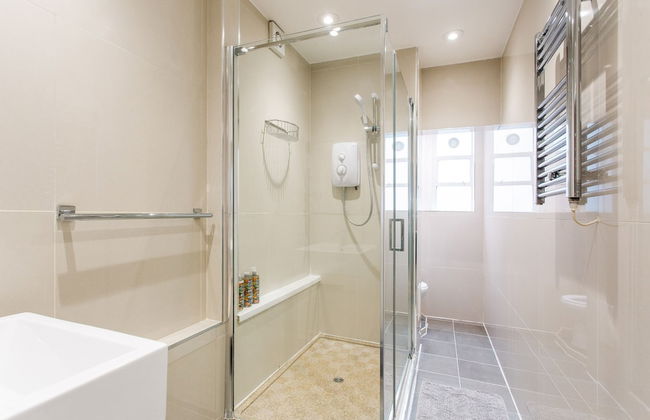 2 Bed Apartment Right on Trafalgar Square - Photo 37