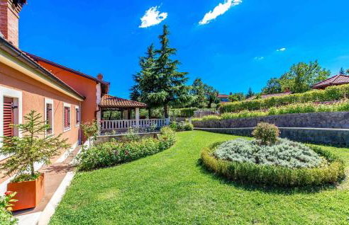 3 Bedroom Amazing Home In Jurdani - Photo 19