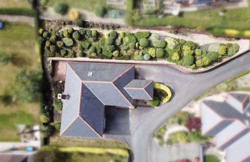 Luxury 4-5 Bed Home with Games Room and Balcony - Foto 2