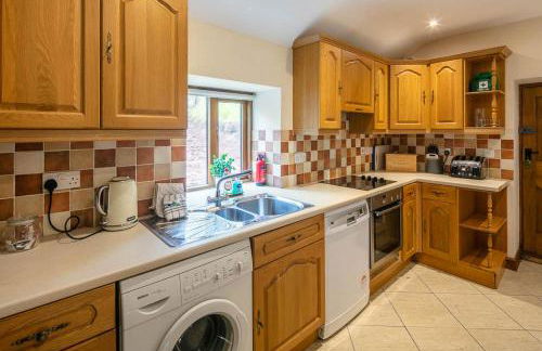 Dew Cottage with Hot Tub - Photo 8