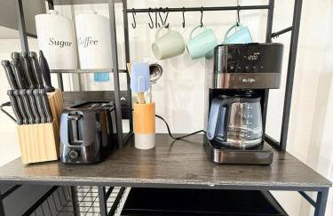 NEW Steps to Downtown - 7 Mins to Beach & Free Parking - Foto 19