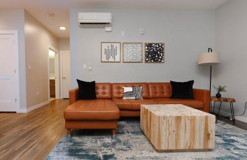 Luxury Apartment with Gym, Steps From Commuter Rail #2009 - Foto 10