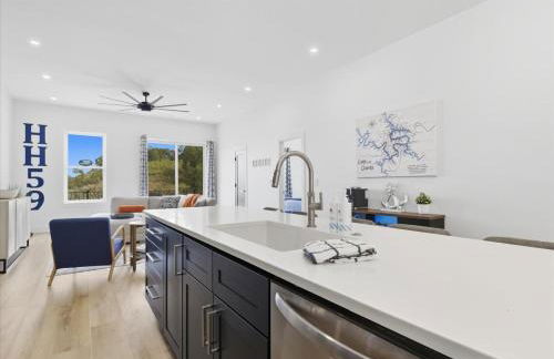 Expansive Deck, Private Dock, Boat Slip and Stunning Views - Foto 14