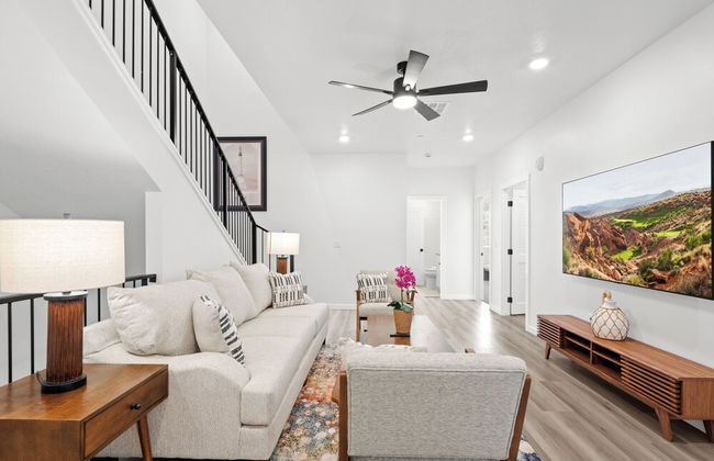 Touch of Class Stunning 5 Bdr! - Photo 24