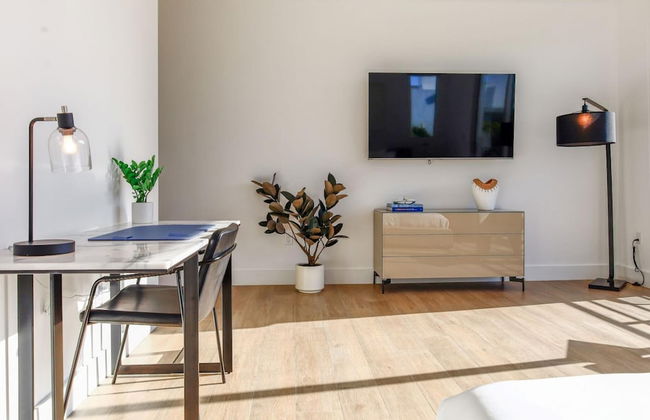 The Modernista 2 - Large Townhome With Pool - Foto 26