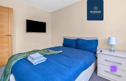 MUIRTON HOUSE - INVOICE and REDUCED PRICE only via SUNRISE SHORT LETS DUNDEE, 4 Bed House, 4 Car Parking, 2 Baths, 5 Smart TVs, Fully Equipped Kitchen, Large Dining and Living Space, Rear Garden, Free WiFi, and ONLY 9 Mins to STANNERGATE Ports - Foto 20