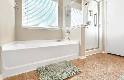 3BR Home in Home - Near Bush Airport & Houston - Foto 19