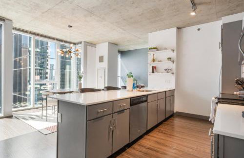 Linea Luxury Living with Indoor Pool and Rooftop Views in The Loop - Photo 49