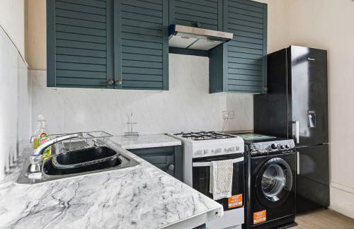 Chorlton Central l Long Stays lGroups Relocatorsl - Foto 12