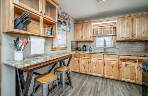 2 Bed 1 Bath Home w 2 Car Garage & Fenced Yard - Photo 18