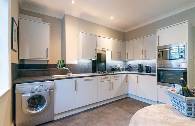 Modern Living 2 Bedroom Apartment South Wilmslow - Photo 25