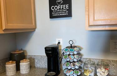 Chic City Apartment with parking Canal View RoofDeck - Foto 24