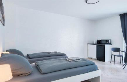 ALFA Stuttgart Doppelzimmer Teeküche Porsche Bosch l Gemeinschaftsbad WIFI SmartTV l Terrasse l Double room with kitchenette and shared bathroom l Terrace BS21A4 - Foto 8