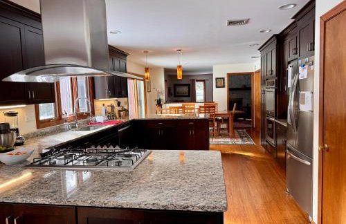 Spacious 4BR Near Beaches WFH Office & Pool - Foto 15