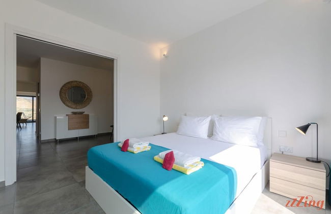 2 Bed Apartment w Distant Sea and Country Views - Foto 9