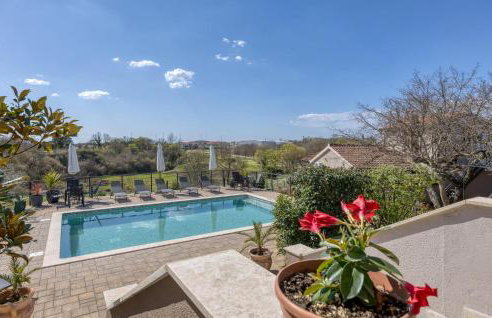 Cozy Apartment In Pilkovici With Wifi - Photo 9