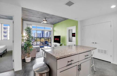 Centric 2BR In HEART of DTPHX Free Garage Parking - Foto 2