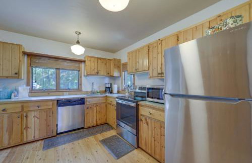 21 Mi to Slopes! Torch Lake Home with Private Beach - Foto 3