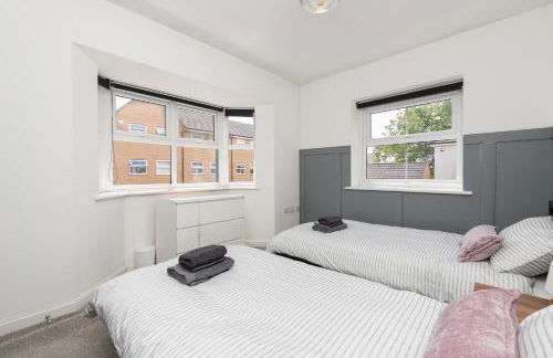 Large Modern Home, Free Parking, Families and Contractors Welcome - Foto 20