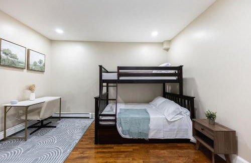 Cozy, Spacious Home Near Downtown Boston - Foto 29