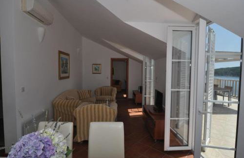 Holiday home Marina- beachfront, sea view and free parking - Photo 4