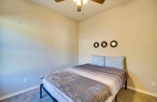 Near Grand Lake Charming Grove Home with Deck - Foto 20