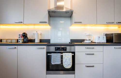 Central Wembley Stadium Luxe Stay with Pool Table - Foto 52