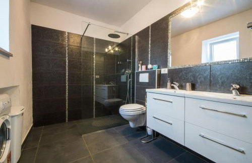 Villa Milena, a Rustic Summer Haven with Pool, Pets Welcome! - Foto 14