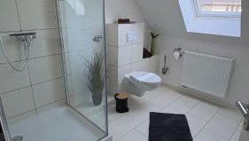 Haus am Röblinsee - Ferienwohnungen in Fürstenberg - Photo 5, towels, Shower