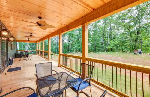 Luxurious Clarkesville Cabin with Decks and Fire Pit - Foto 29