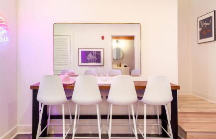 36 Guests on Music Row Bachelorette Suites Glam Room 5 Minutes to Downtown - Foto 58