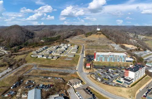 Stylish 3BR Getaway across Bristol Speedway - Foto 8