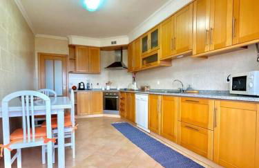 Apartamento T2 com vista panorâmica sobre a costa - Foto 12