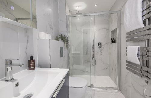 Bright 1 bedroom apartments near Farnham Castle - Photo 47