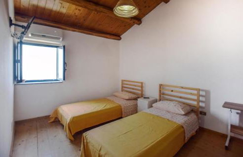 Awesome Home In Motta San Giovanni - Foto 12