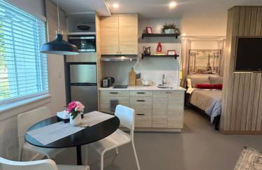 Window to Paris Studio on Lake Conroe - Foto 1