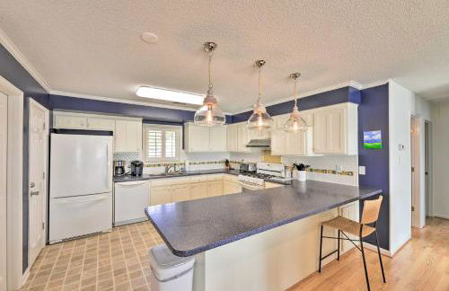 Waterfront Harkers Island Home Sunset View and Dock - Foto 10