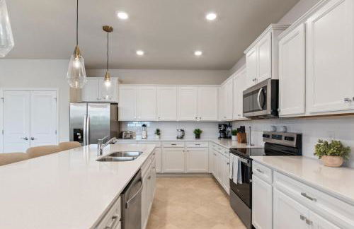 10 BR Home, Themed Rooms, Private Pool, in New Windsor Cay Resort - Foto 15