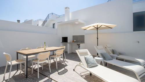 Modern Villa with Private Pool Near Baleal Beach - Photo 2