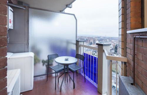 Metro Apartment - Photo 7