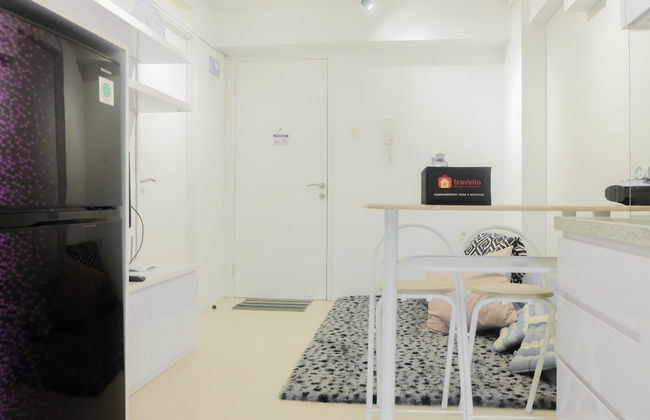 Stylish and Modern 2BR Bassura City Apartment - Photo 9