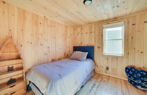 Lakefront Kalkaska Cottage with Fire Pit! - Foto 20