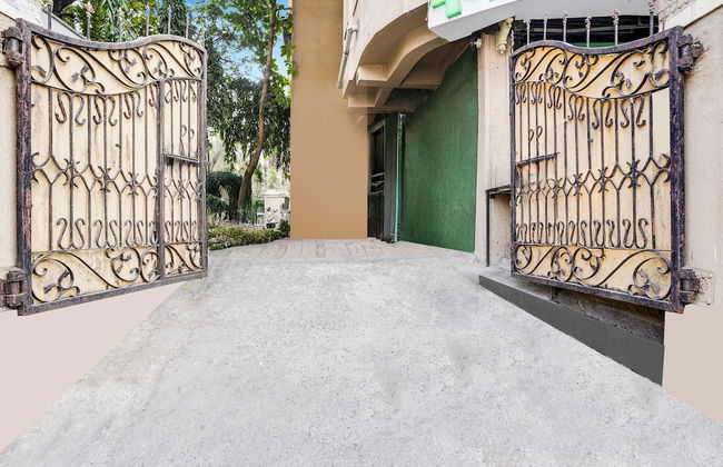 Cozy Stays Andheri Near Western Express Highway - Photo 4