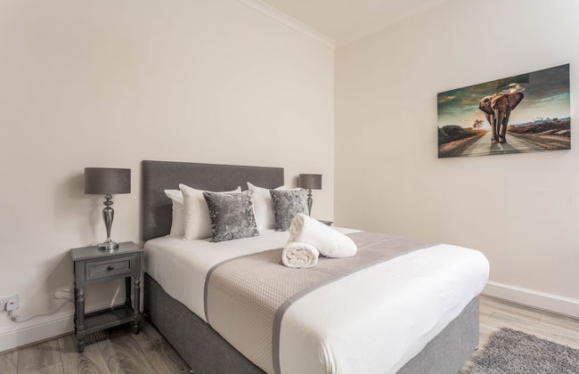 Cuthbert House - Donnini Apartments - Photo 3